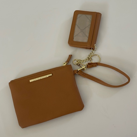 NWOT Steve Madden wristlet with removable strap and change purse with keychain. - Picture 1 of 11